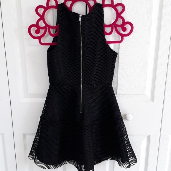 black dress - Picture 2 of 4